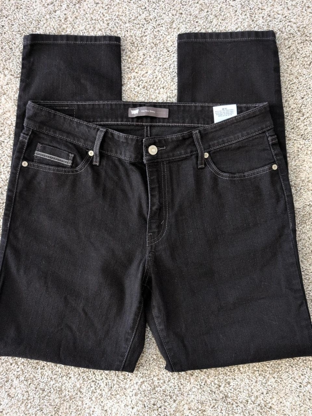 NWOT Levi's Mid Rise Skinny jeans in a washed black denim. size 14, 30" inseam